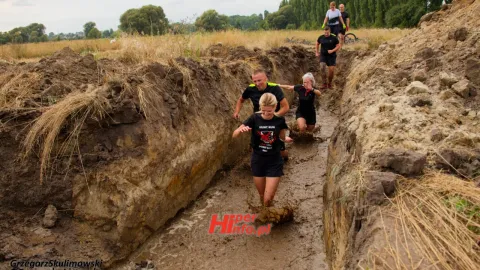 Biegali po łąkach i pokonywali przeszkody - IV RUN WIEPRZ RIVER